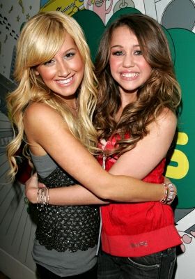 13158_miley20and20ashleu.jpg