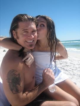 miley-cyrus-billy-ray-cyrus-beach.jpg